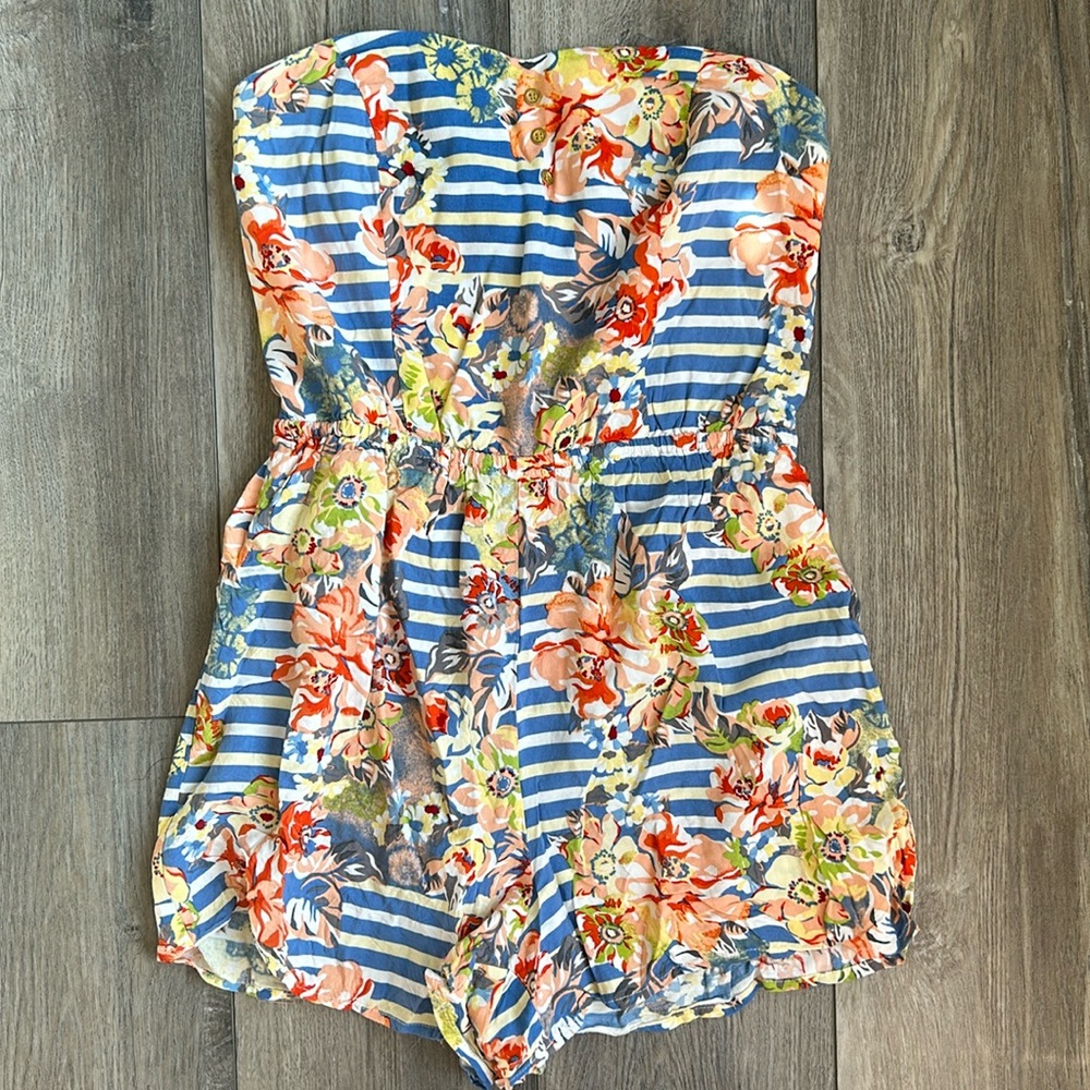Xhilaration floral romper 🌼